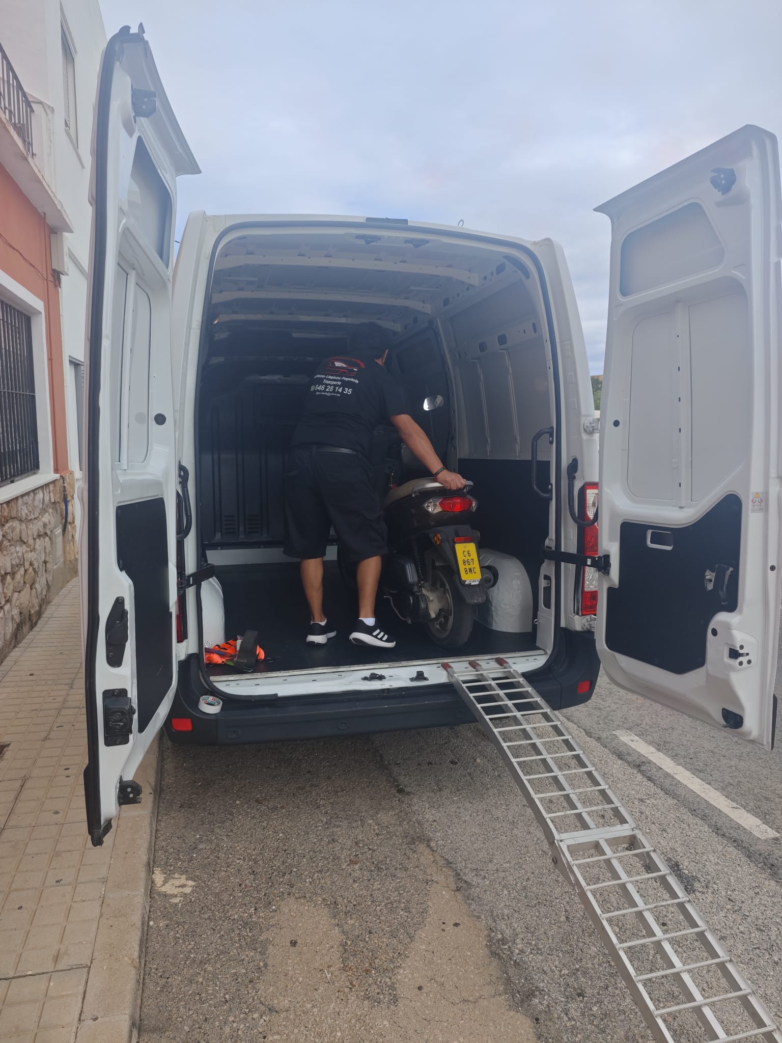 Transporte de moto con rampa